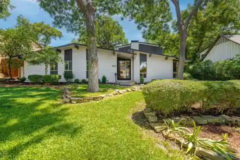 Mid-Century Marvel Nestled in White Rock