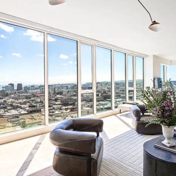 ONE-OF-A-KIND TRI-LEVEL PENTHOUSE IN THE ICONIC BLU BUILDING