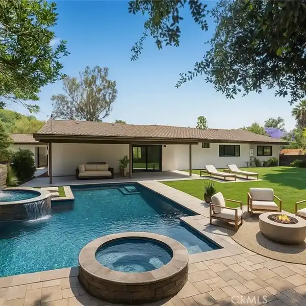 LAGUNA LAKE LUXURY LIVING