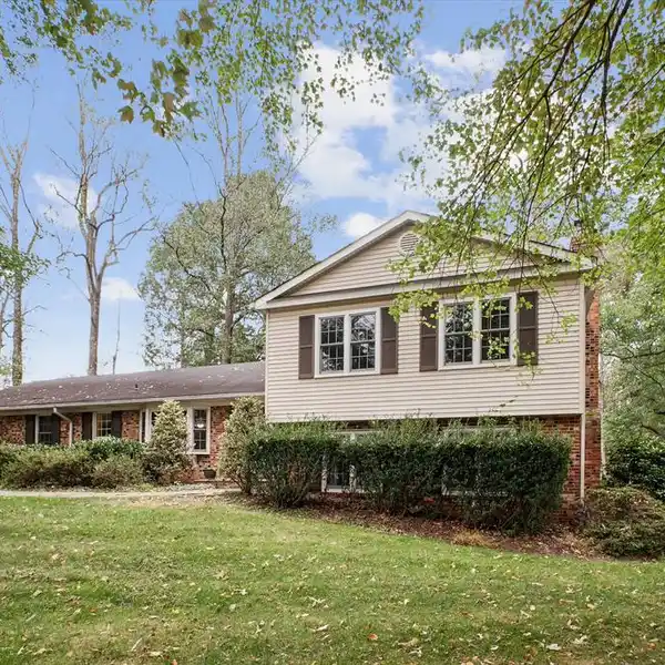 OAKTON PYRAMID HOME WITH BONUS ROOM AND ACREAGE