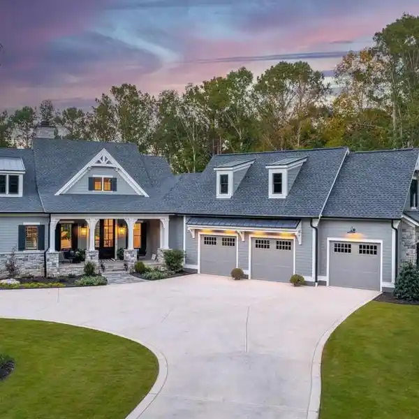 EXQUISITE CUSTOM HOME OVERLOOKING LAKE OCONEE
