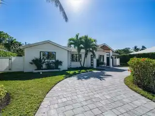 Charming Ranch Style Home in Lake Park