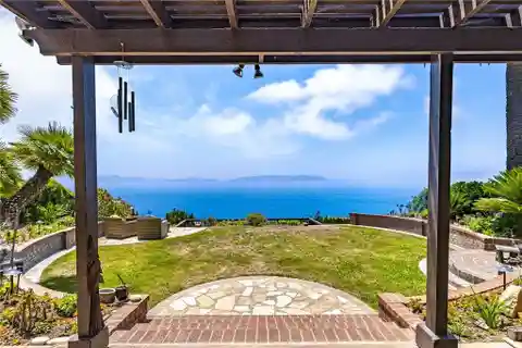 Exquisite Residence with Sublime Pacific Ocean Views