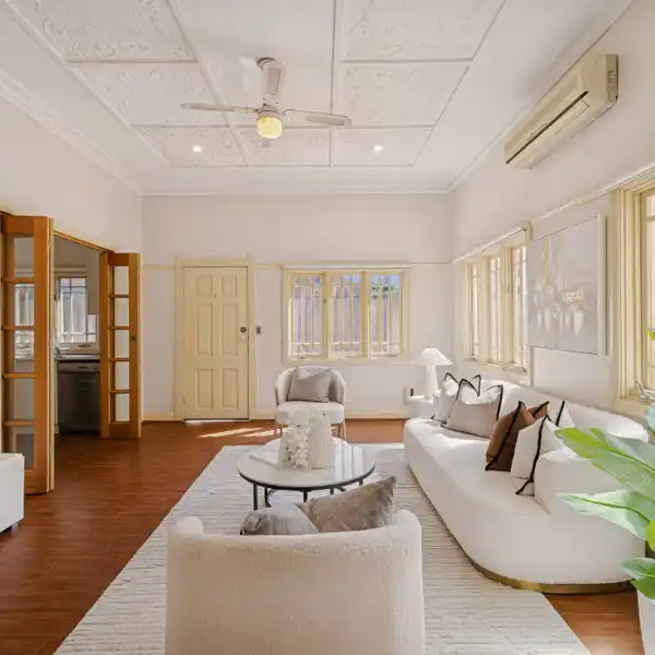 CLASSIC FAMILY HOME WITH PAVILION AND GARDEN CHARM