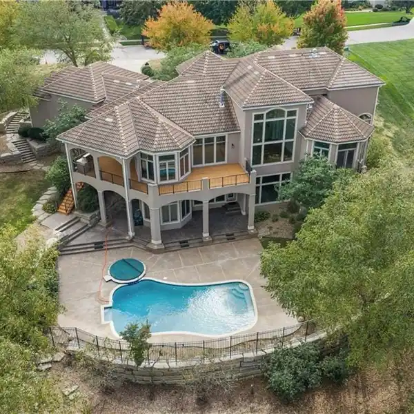 LUXURY LIVING IN SADDLE RIDGE ESTATES