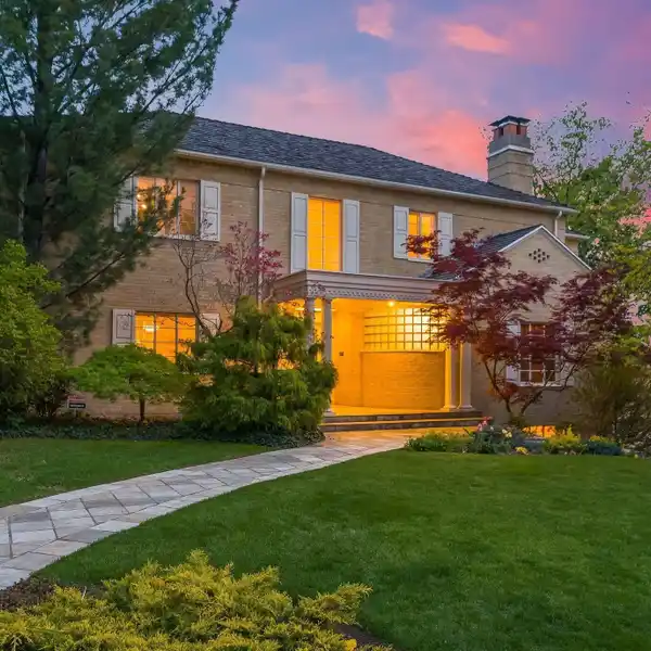 DISTINGUISHED HISTORICAL ESTATES