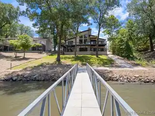 Incredible New Lakefront Home