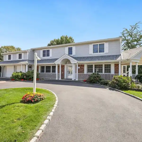BEAUTIFULLY EXPANDED COLONIAL SPLANCH HOME