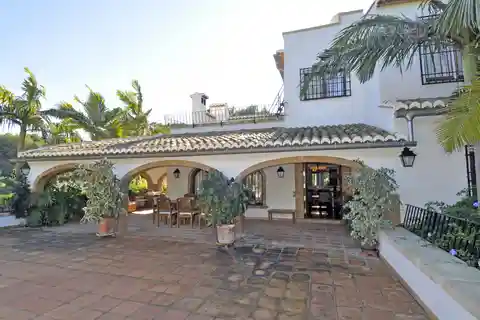 Elegant Mediterranean Style Villa