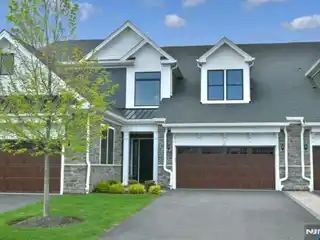 Luxurious Top-floor Cottage at the  Fairways at Edgewood