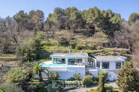 Architect-designed Villa with Breathtaking Sea Views