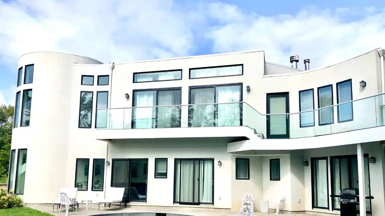 Stunning Contemporary Summer Home with Luxury Amenities