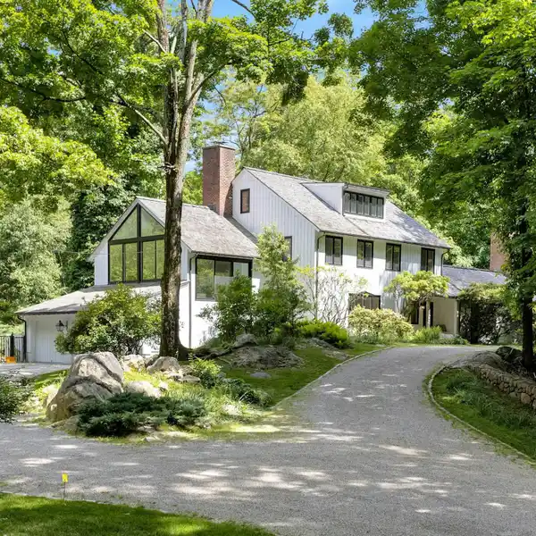 RENTAL IN THE WOODS ON 2.5 ACRES