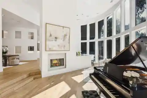 Remarkable Estate on a Quiet Cul-de-sac