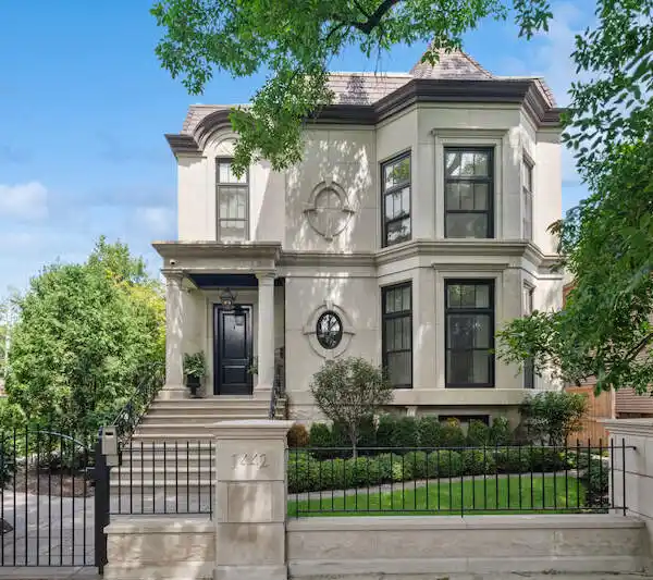 ONE OF CHICAGO'S MOST DISTINGUISHED PRIVATE RESIDENCES