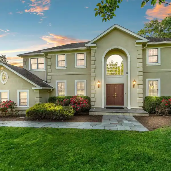 STUNNING HOME IN SOUGHT-AFTER LAKEVIEW ESTATES