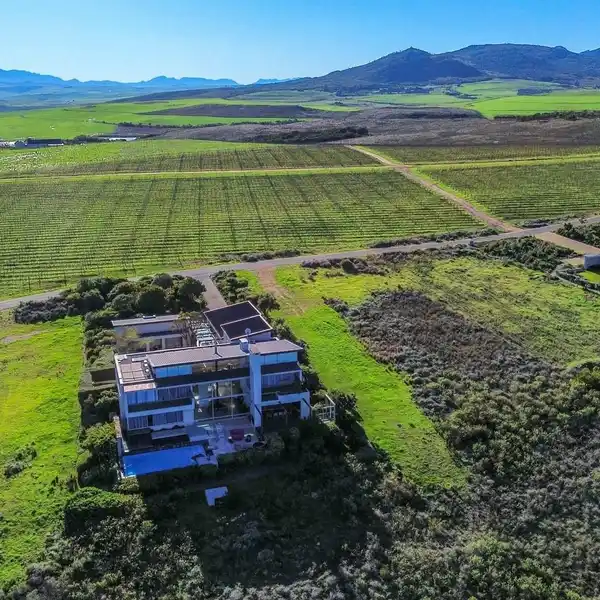 EXTRAORDINARY PROPERTY IN BENGUELA COVE WINE ESTATE