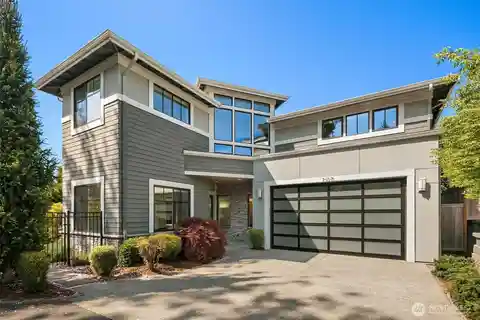 Pacific Northwest Contemporary Home in Everest