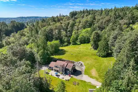 Custom-Built Luxury Meets Pacific Northwest Charm