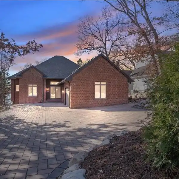 WONDERFUL WEST FACING LAKE JOHANNA LAKEFRONT GEM