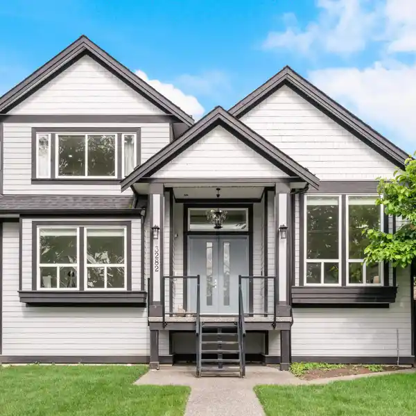 COMFORT AND STYLE IN A PRIME LOCATION