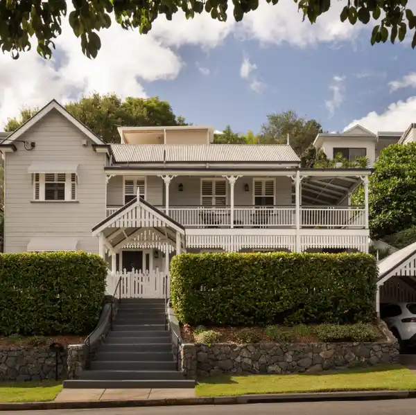 STUNNING ELEVATED QUEENSLANDER