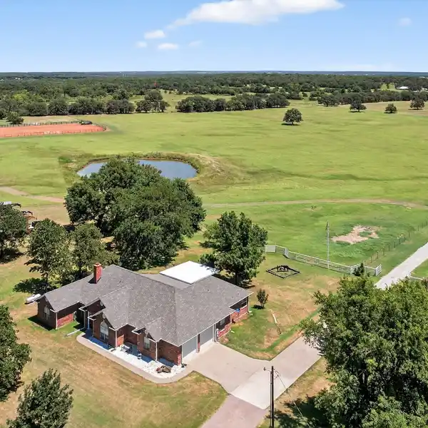 GREAT PROPERTY IN A PEACEFUL SETTING