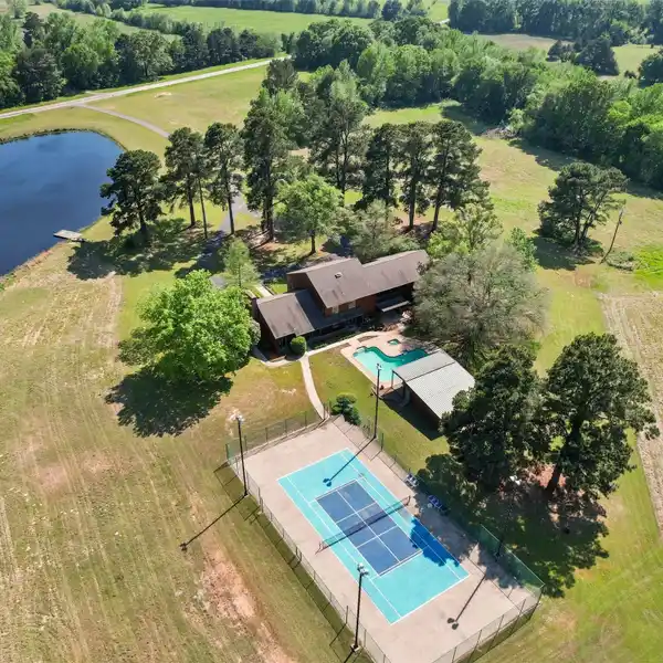 AWE-INSPIRING 125-ACRE PROPERTY