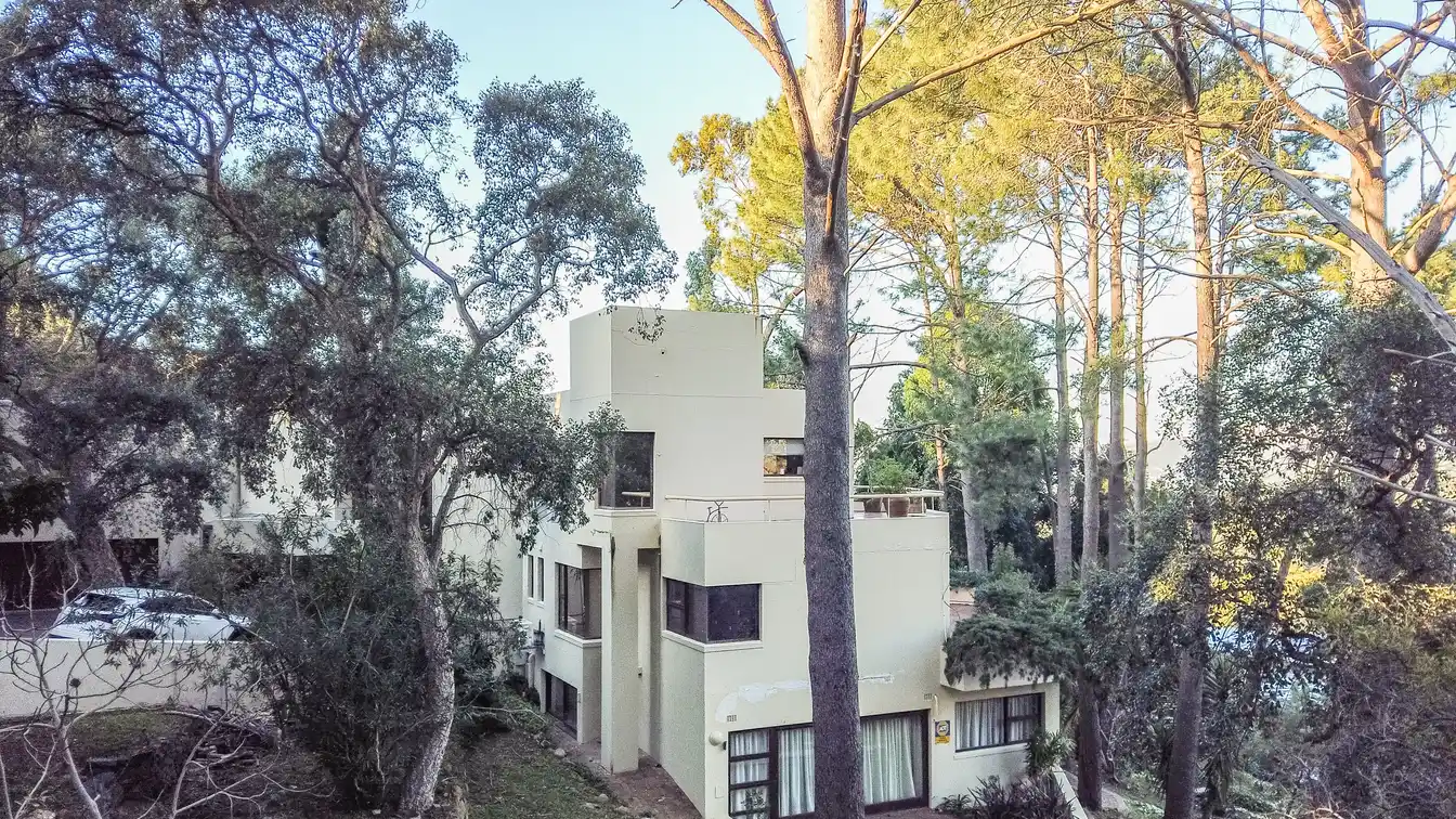 Elevated Elegance with Breathtaking Views in Constantia Valley
