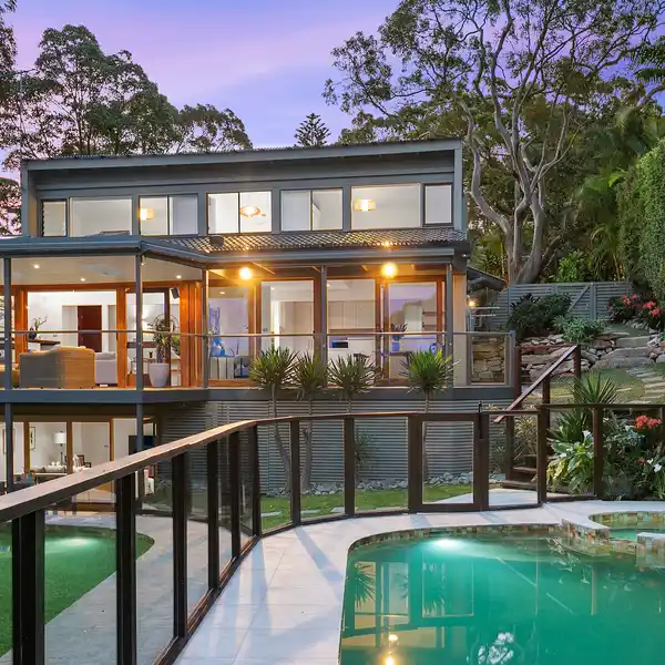 LUMINOUS MULTI-LEVEL RESIDENCE