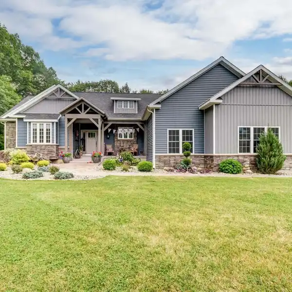 CHARMING CRAFTSMAN RANCH ON PRIVATE 1.5 ACRES