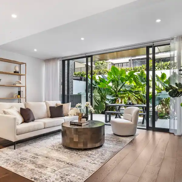 TERRACE-STYLE HOME IN AN AMAZING LOCATION