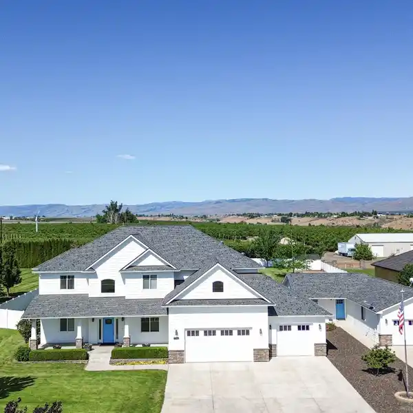 COMFORT AND FUNCTIONALITY WITH MULTIGENERATIONAL OPPORTUNITIES