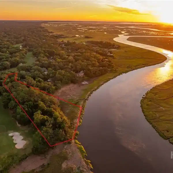 OVER THREE ACRES IN THE LANDINGS