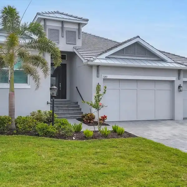 BEAUTIFUL ONE-STORY HOME IN LEGENDS BAY
