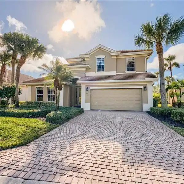 POPULAR MODEL IN COVETED OAK STRAND