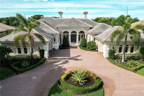 Custom Estate Home in the Exclusive Oak Brook Neighborhood