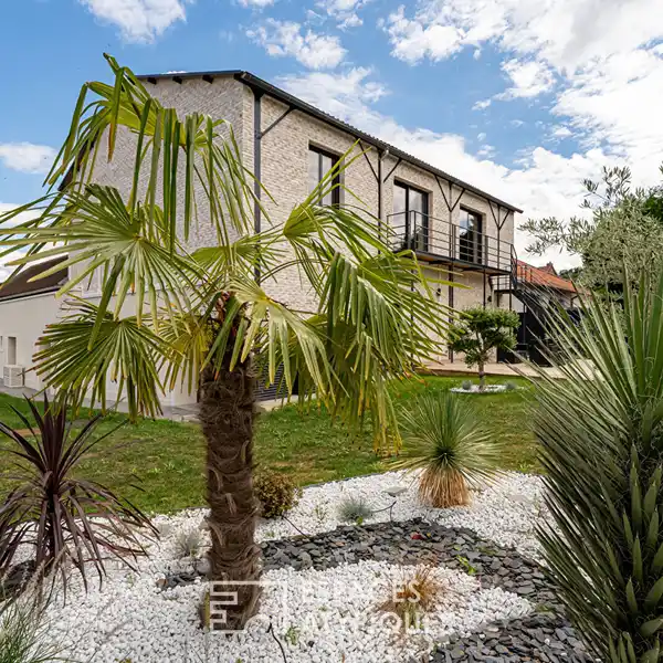 ARCHITECTURAL LOFT MASTERPIECE