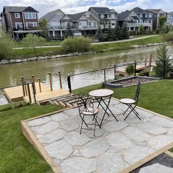 LUXURY HOME WITH STUNNING CANAL-FRONT VIEWS