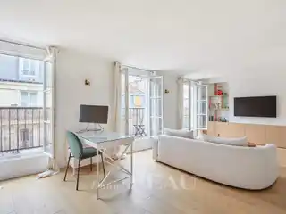 Immaculate Apartment in a Desirable Building
