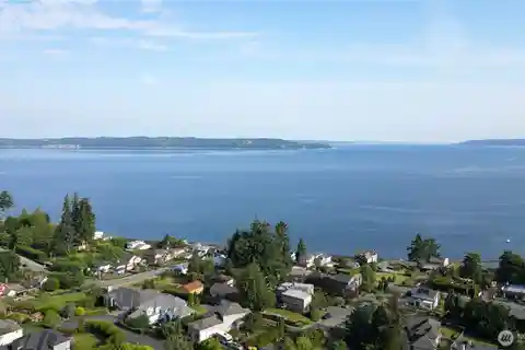 Elegant Entertainer’s Dream with Scenic Vistas