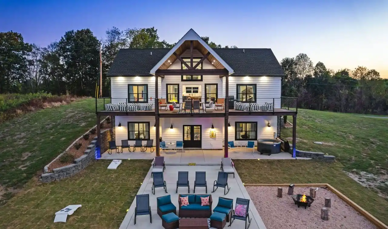 Private Lakefront Luxury