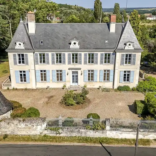 ELEGANT MANOR HOUSE IN PERFECT CONDITION