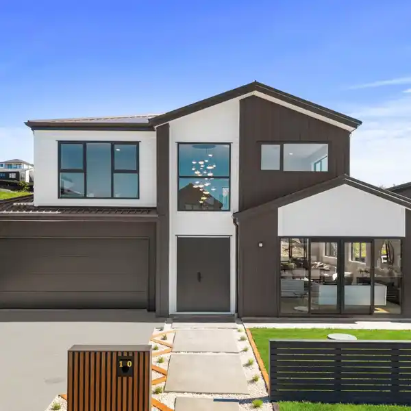 TRULY EXCEPTIONAL RESIDENCE DESIGNED FOR SUPREME COMFORT AND FUNCTIONALITY