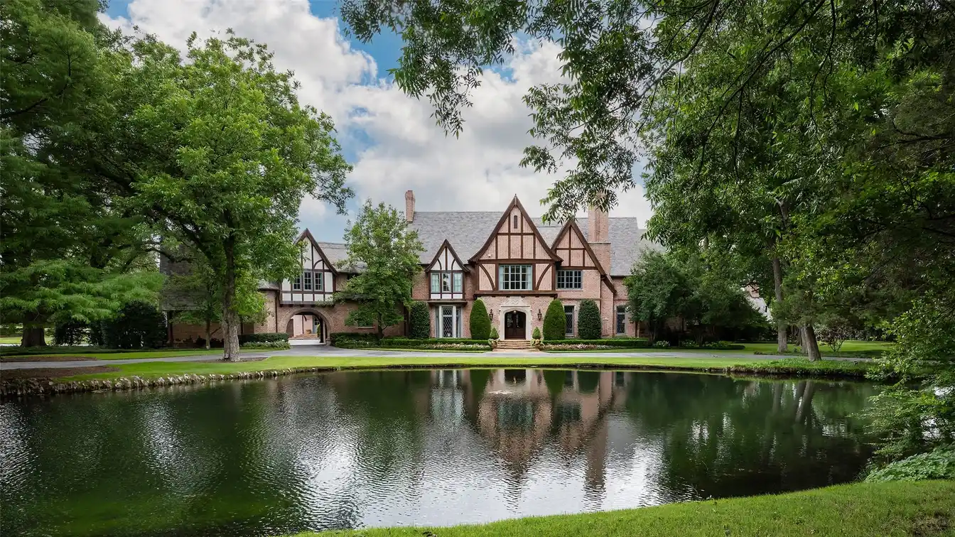 Extraordinary Estate on Unparalleled Grounds