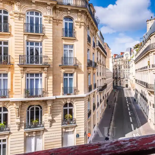 BRIGHT 19TH CENTURY HOME WITH COURTYARD VIEWS