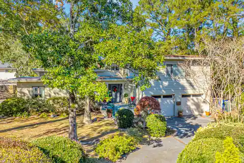 Charming Home in the Desirable South Windermere Neighborhood