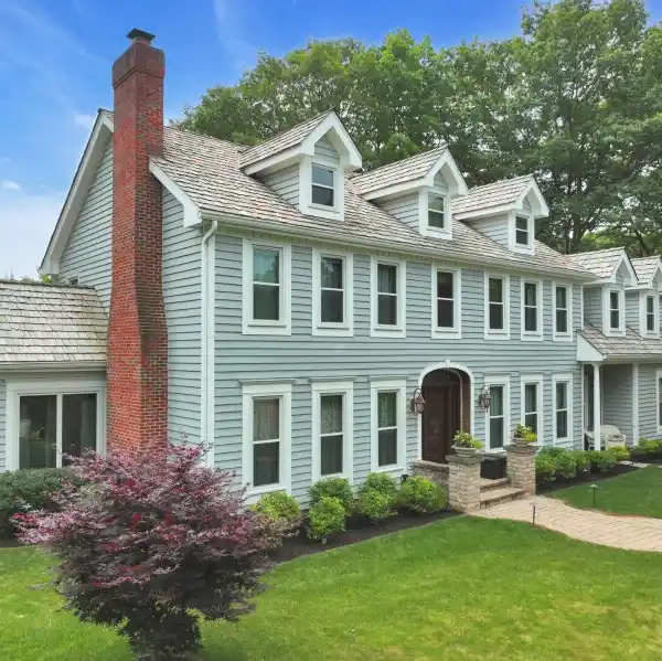 BEAUTIFULLY APPOINTED COLONIAL ESTATE