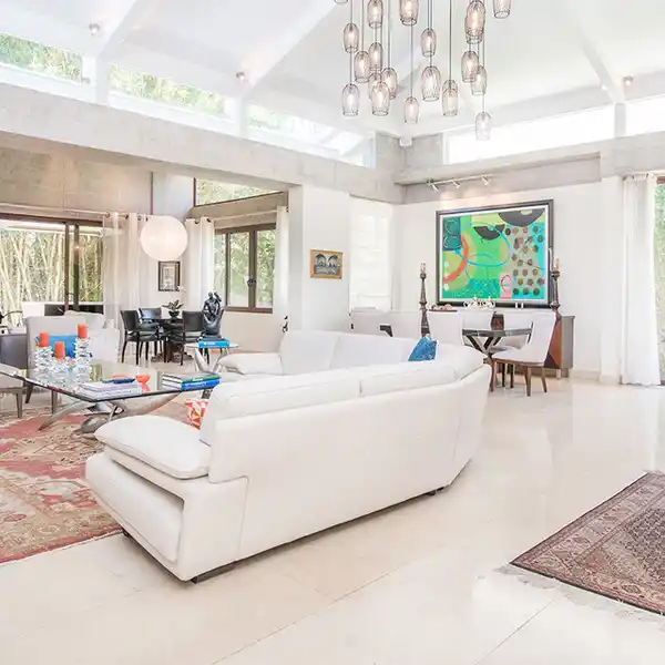 VILLA ILLUMINATA WELCOMES YOU AND GUESTS 
