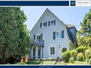 Stylish Town Villa with 3 Residential Units and Fantastic Plot